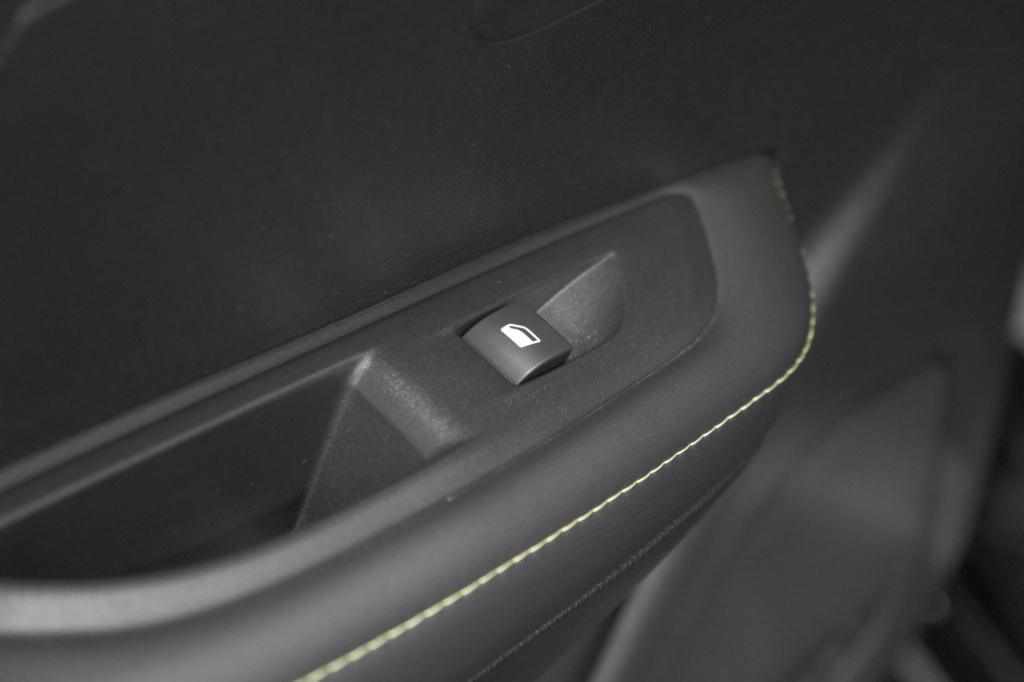 Peugeot 208 puretech 100 gt | camera | apple carplay | parkeersensoren | na