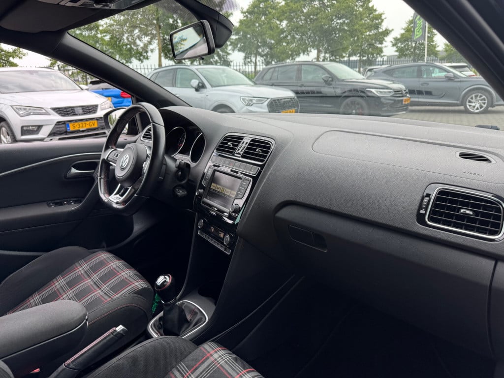 Volkswagen Polo 1.8 tsi gti * panoramadak * stoelverwarming * clima * pdc 2