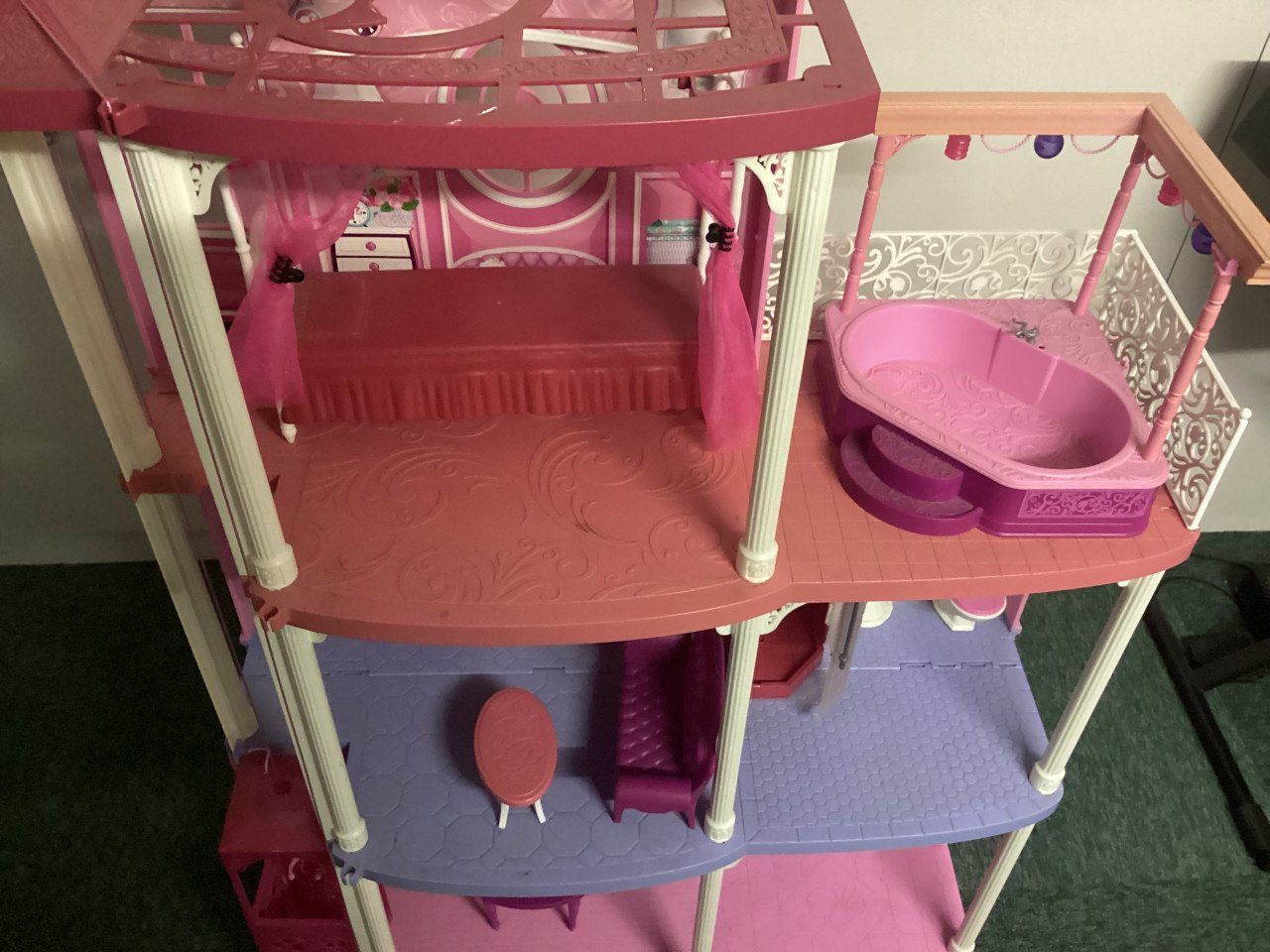 Barbiehuis met klein huisje erbij