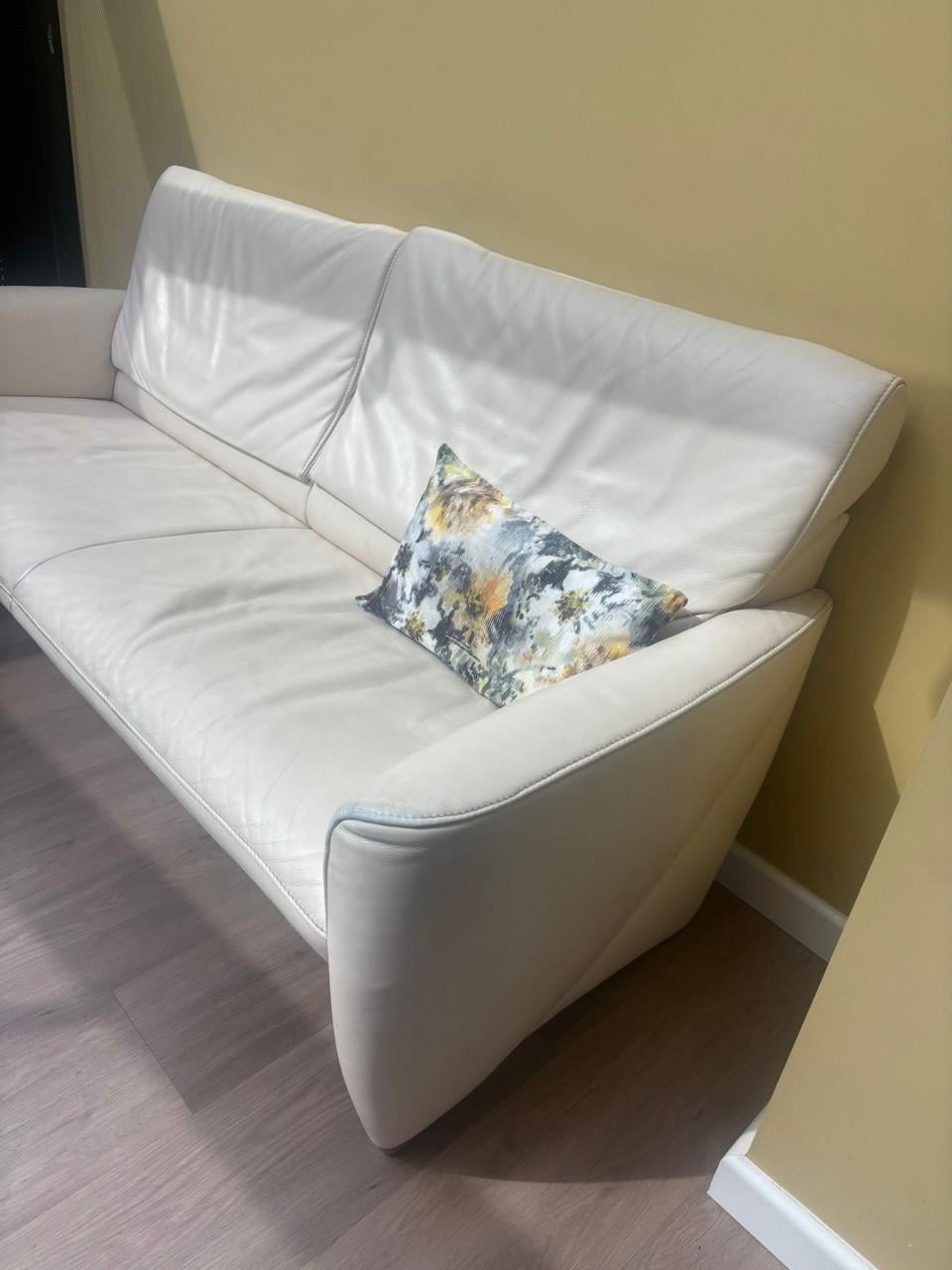 Lederen bank van het merk Jori