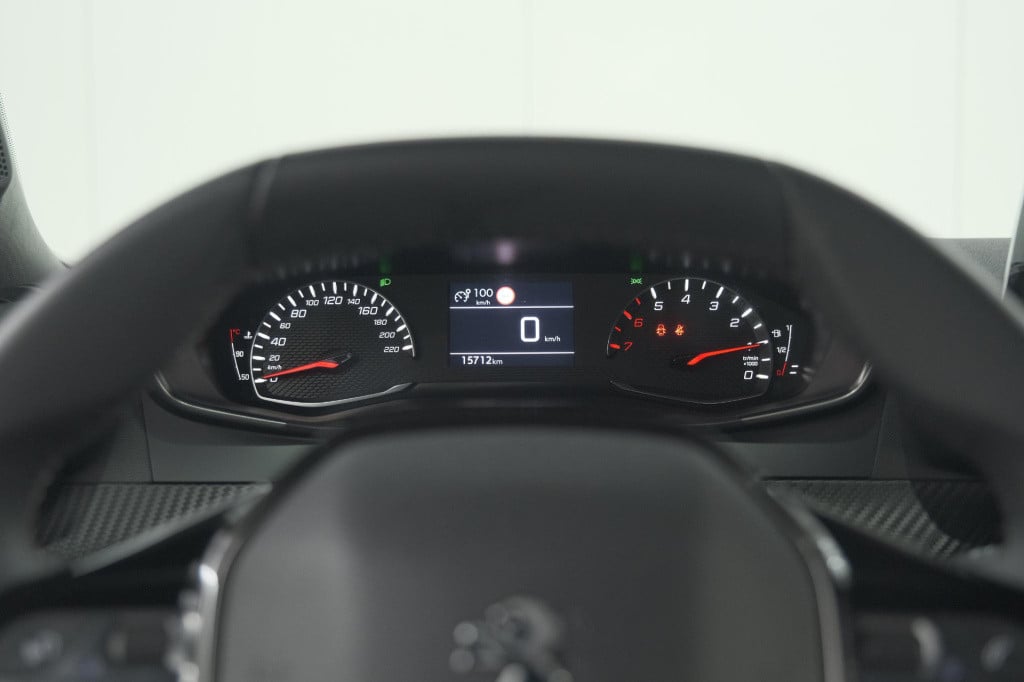 Peugeot 2008 puretech 130 active | camera | apple carplay | parkeersensoren