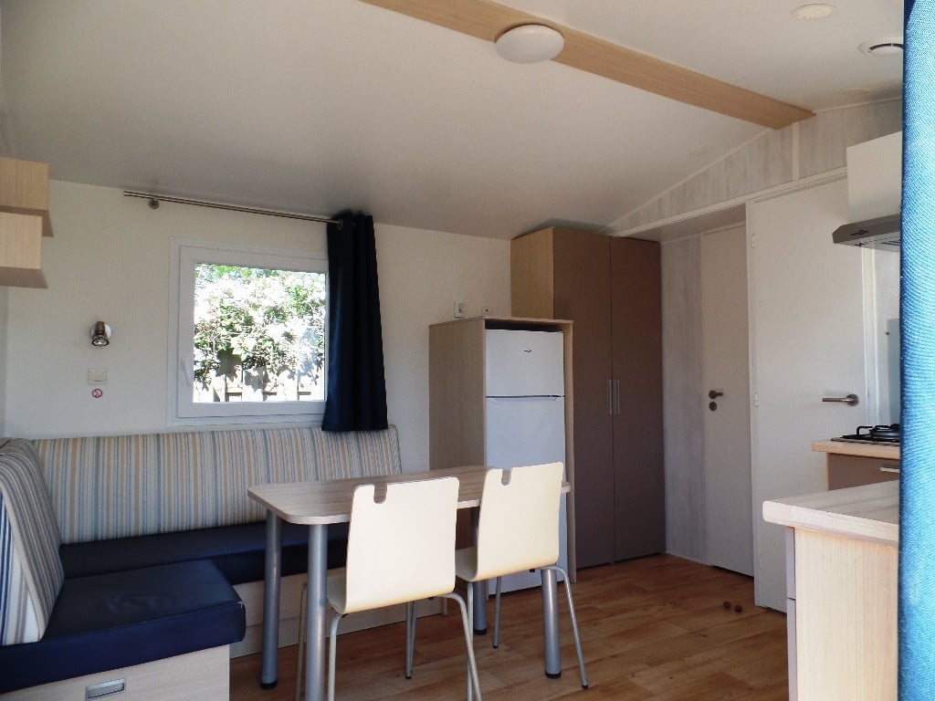 Prima chalet met middenkamer 2 slk op kavel nabij Grevelingenmeer te koop