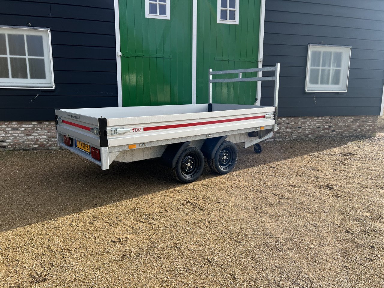 Nieuwe plateau aanhanger 314x188