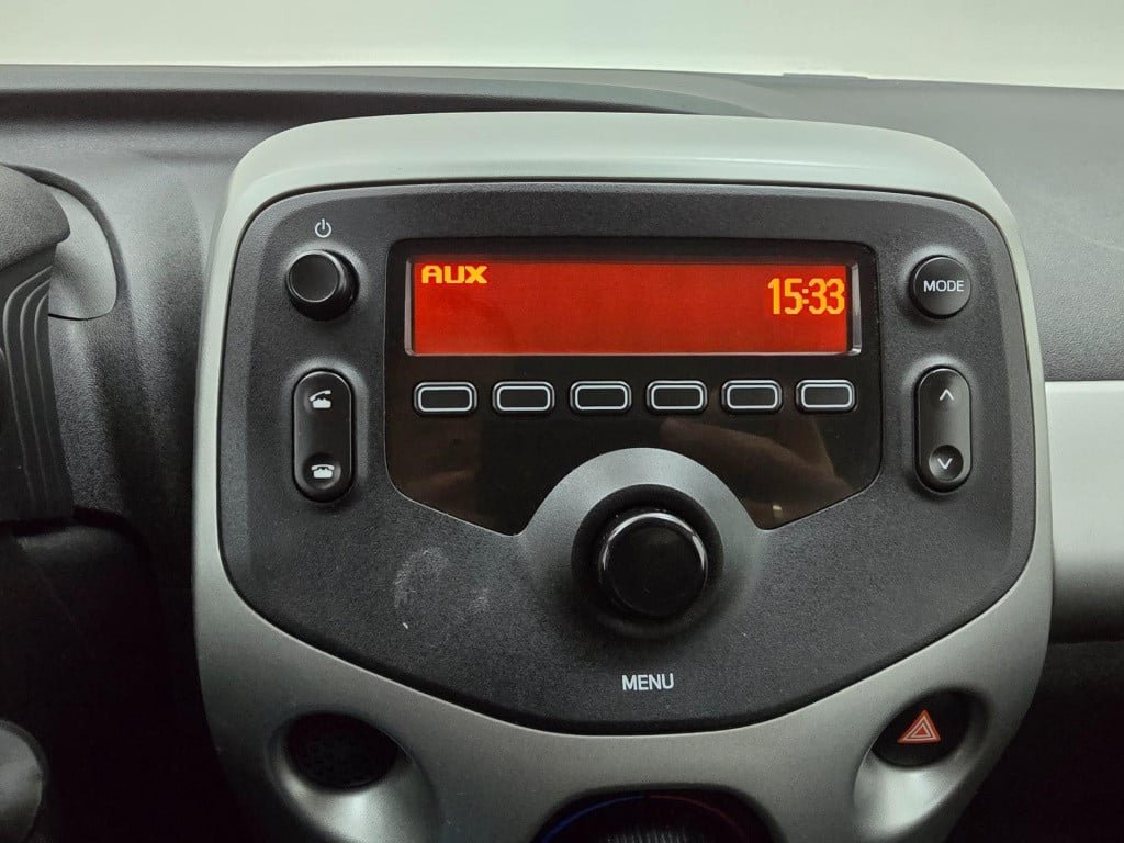 Peugeot 108 occasion in zwart met airco en bluetooth connecten | tweedehand