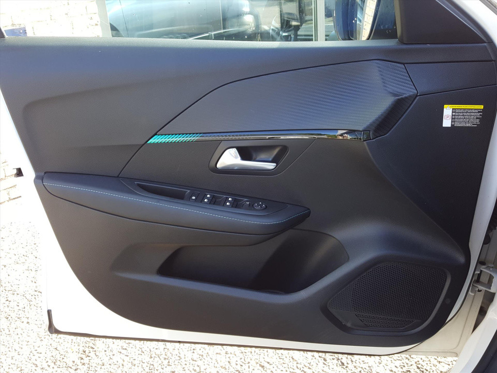 Peugeot 208 allure 1.2 pt-100pk navigatie | apple carplay & android auto | 