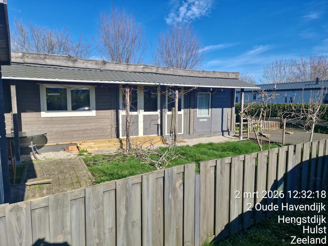 Instapklare stacaravan met staanplaats te koop in Hengstdijk zws vlaanderen