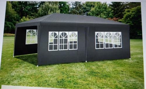 Partytent op dit moment gereserveerd