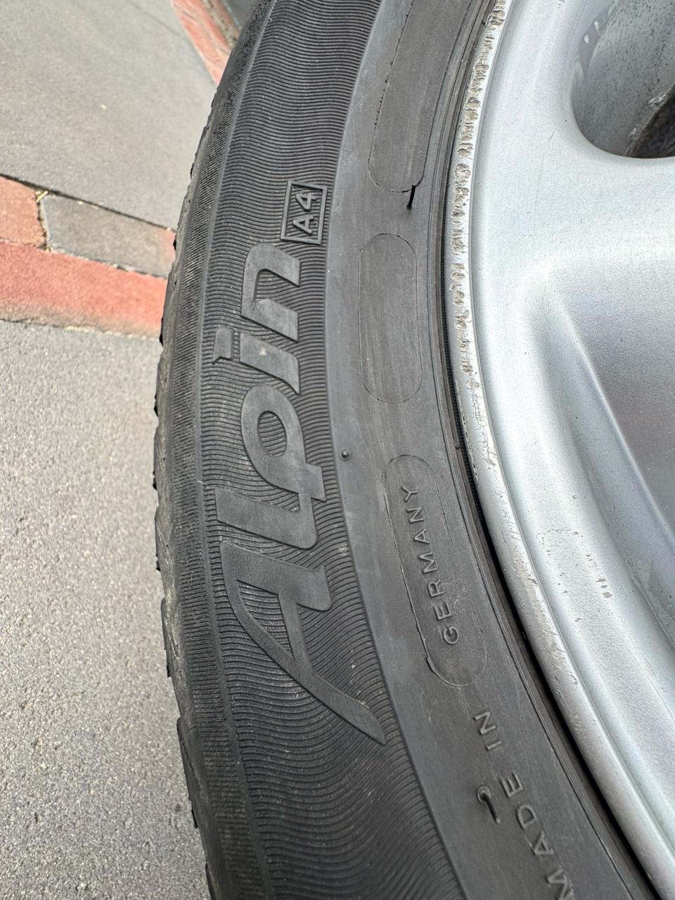 Volvo 16 inch winterbanden met velgen 4 stuks