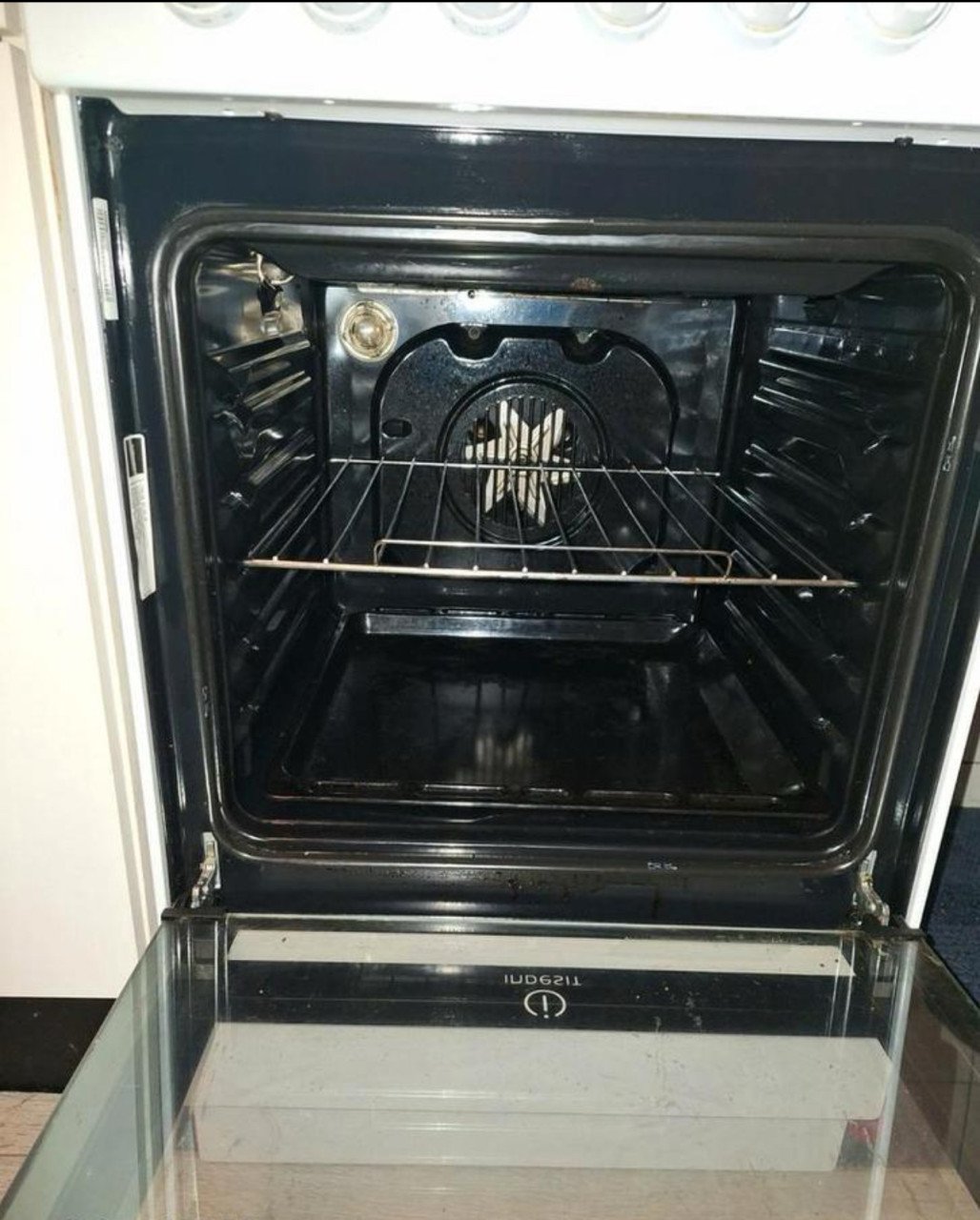 Gasfornuis met elektrische heteluchtoven wokbrander en gasslang als nieuw