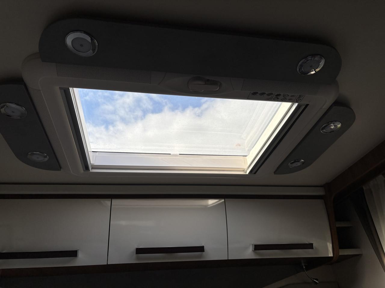 Camper 6,99m te koop met lengtebedden