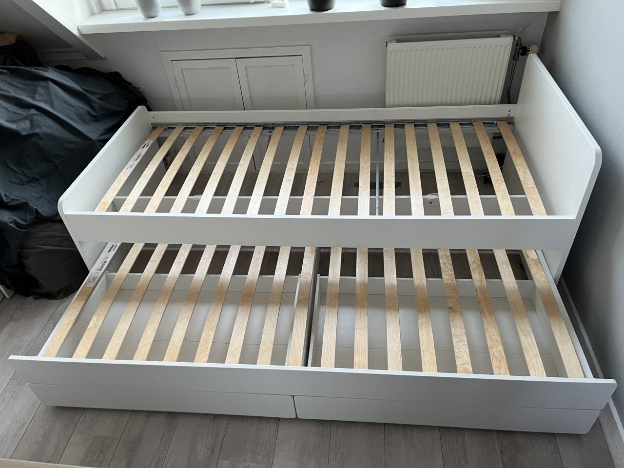 Bedframe 90x200cm met onderbed en opbergruimte wit.