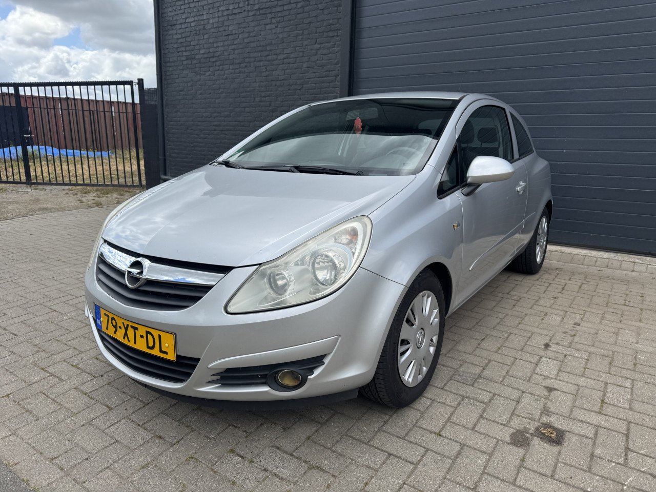 Opel Corsa 1.4 16V 66KW 3DRS 2007 Zilver Airco Apk Cruise Nap