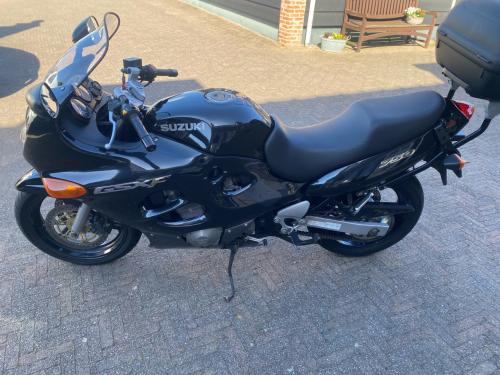 Suzuki GSX 750 sport zwart. lage kilometerstand 20.900  Dealer onderhouden