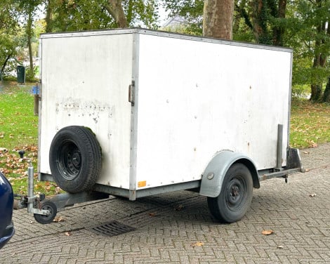 Gesloten aanhangwagen max. 750 kg