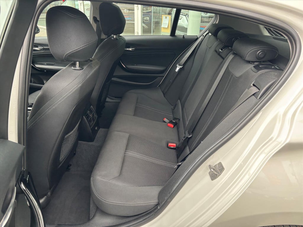 BMW 1 Serie (f20) 118i 136pk aut steptronic sport line | unieke km stand|ri