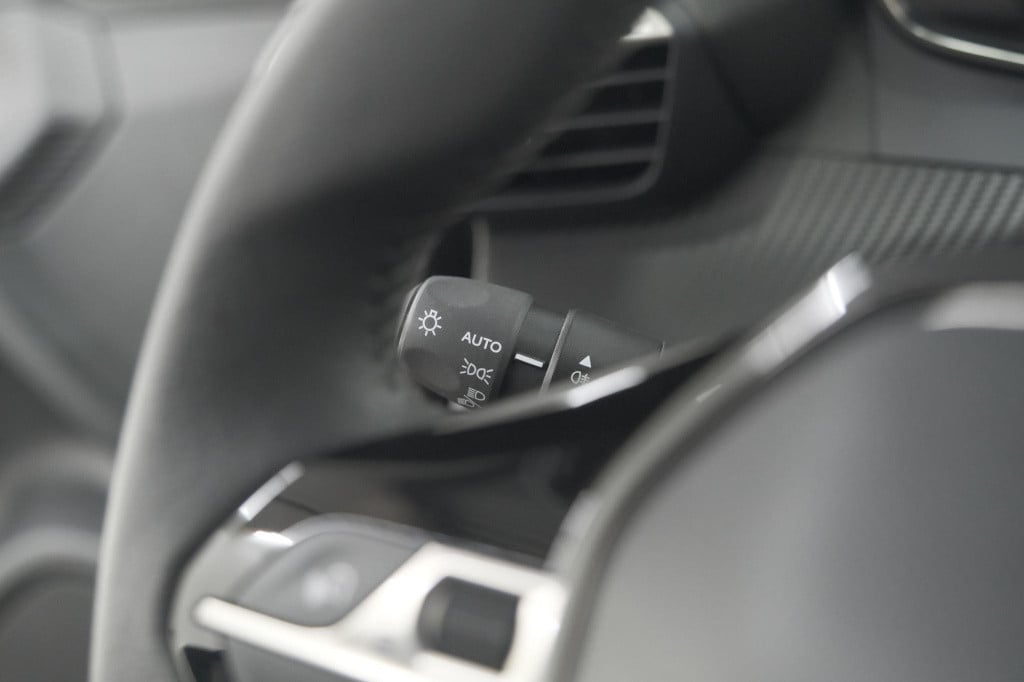 Peugeot 2008 puretech 130 active | camera | apple carplay | parkeersensoren