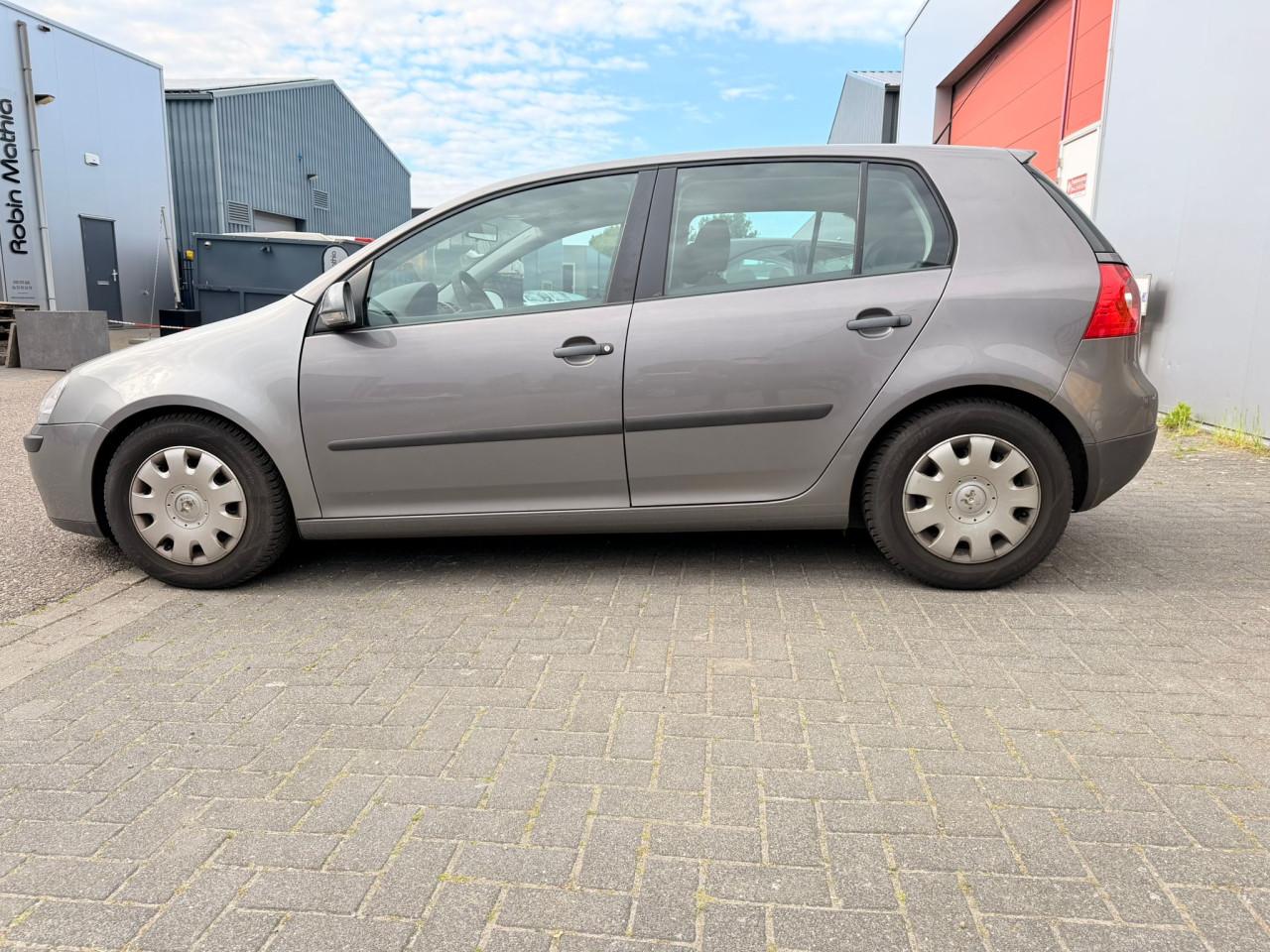 Volkswagen Golf 1.6 FSI Turijn APK tot September! €999 Rijd goed!