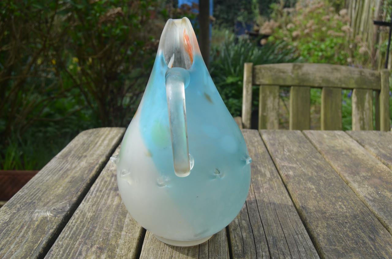 Fraaie glazen Perzische schenkkan / vaas