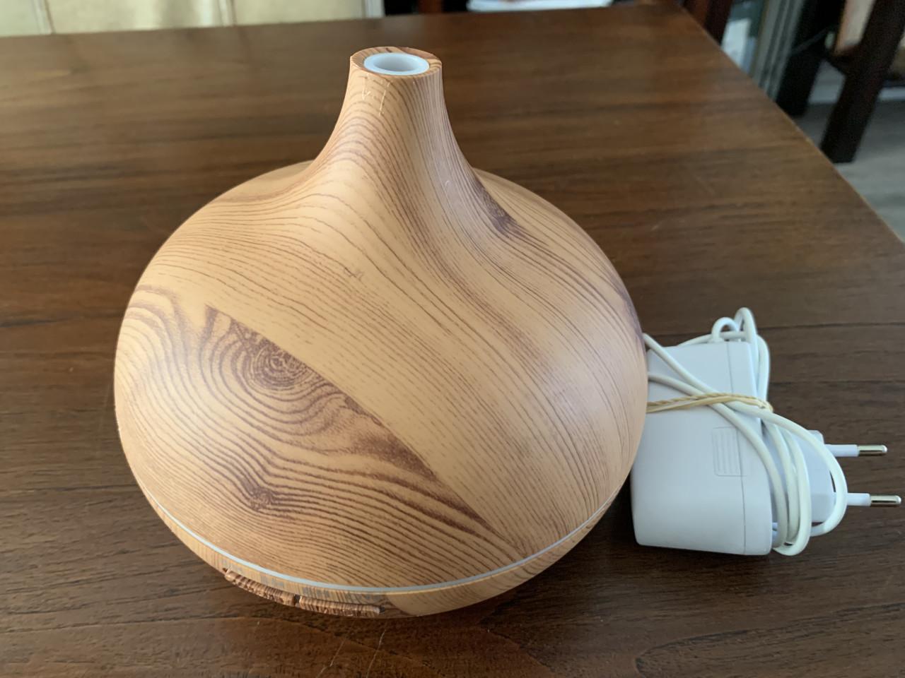 Aroma diffuser met een stijlvolle houtnerf look