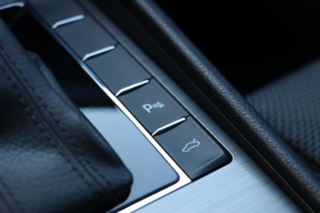 Skoda Superb combi 1.4 ehybrid style 218pk dsg6 | soh 93,1% | memory | stoe