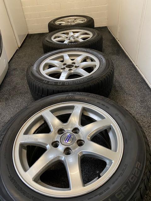 4 lichtmetalen velgen met winterbanden 16"