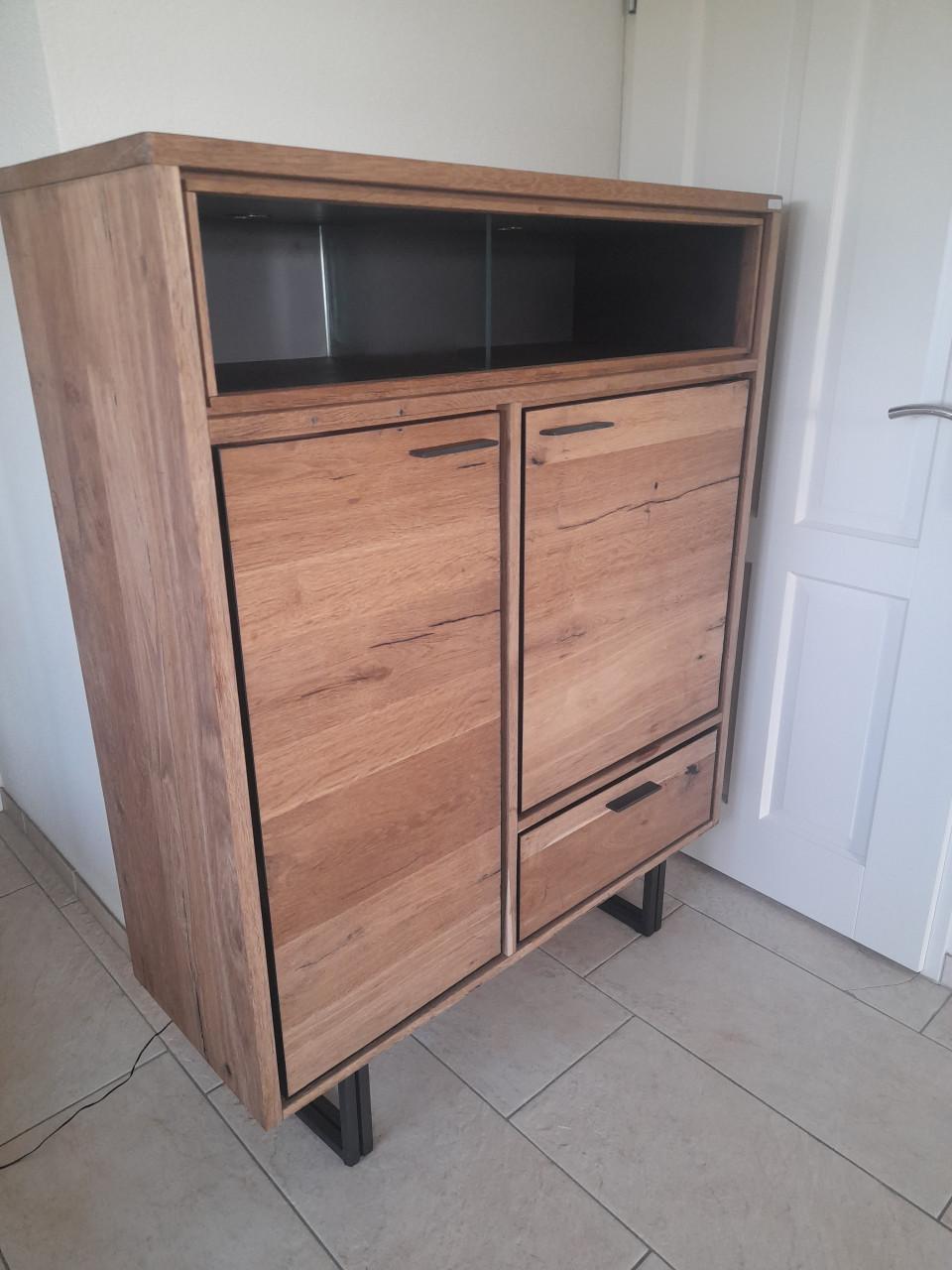 Prachtige XOOON kast 110 x 42 x 145H (in goede nette staat)