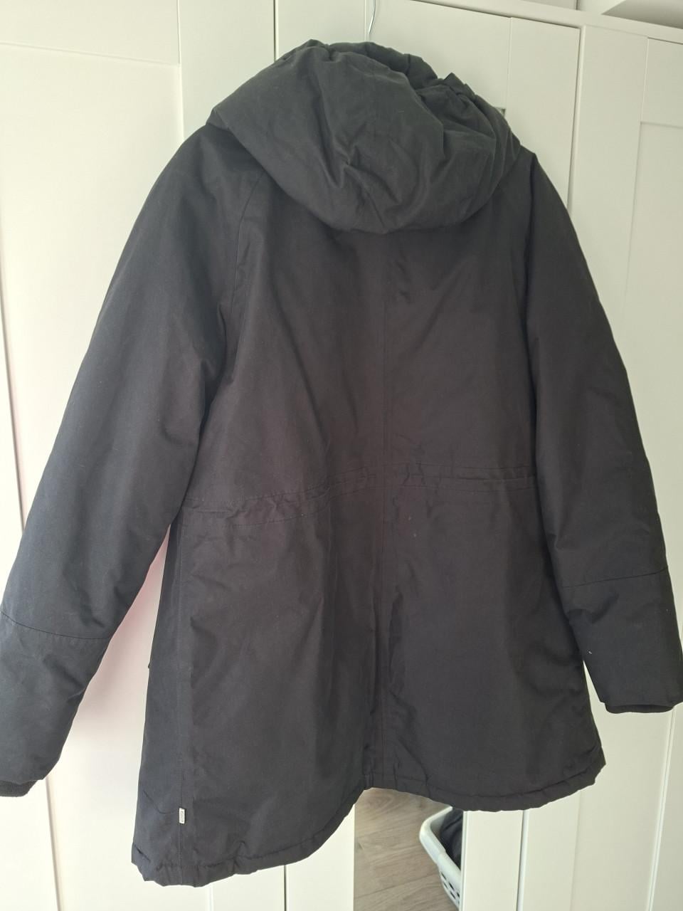 Warme zwarte winterjas maat L