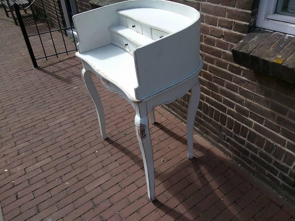 NACHTKASTJES. BEDBANKEN, TAFELTJES VOOR NAAST HET BED, 3ZFACTORY ARNEMUIDEN
