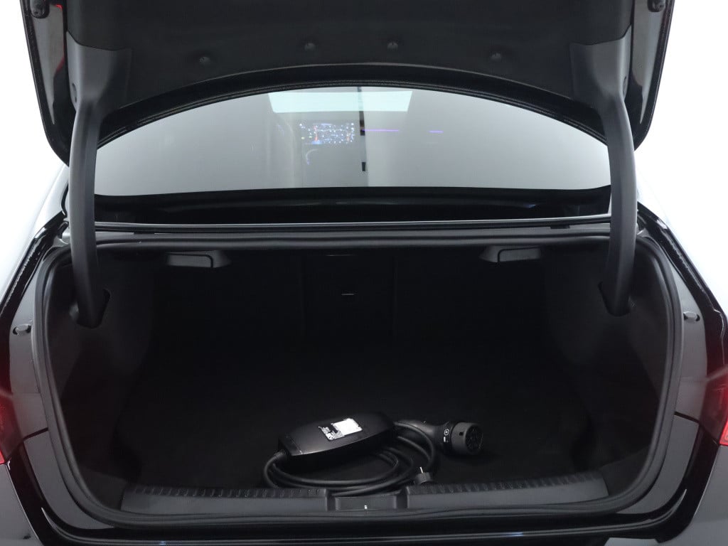Mercedes-Benz Cla 250 e amg plug-in hybride | amg line | night pakket | pan