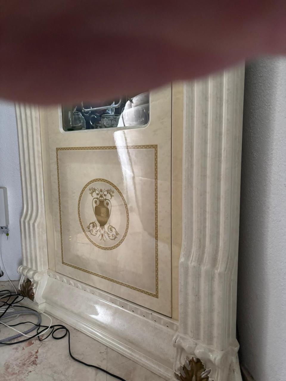 Italiaans hoofglans design vitrine kast.