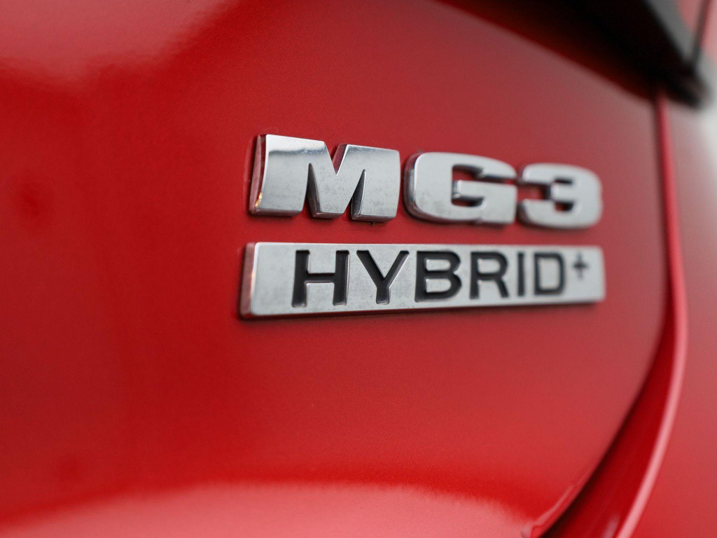 MG 3 mg3 hybrid+ 1.5 hybrid luxury 17'' velgen | zwart dak & spiegels | pri