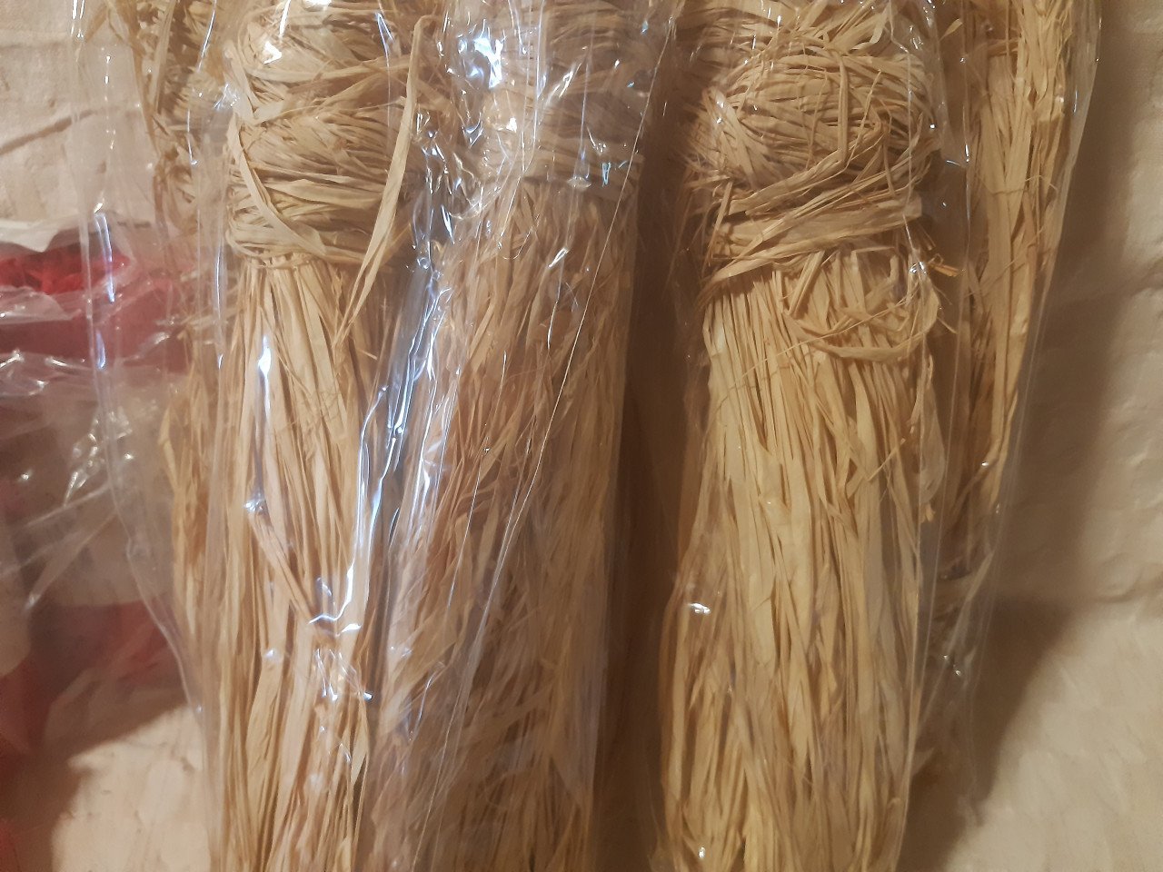 Raffia 50 gram, 8 x naturel, 12 x rood