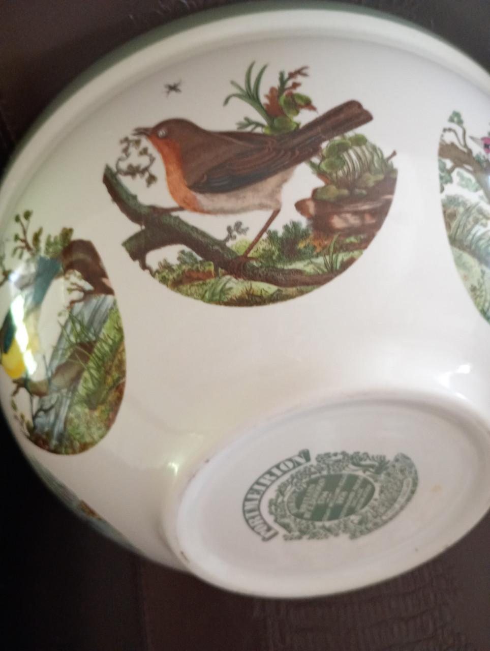 Schaal met vogelafbeeldingen