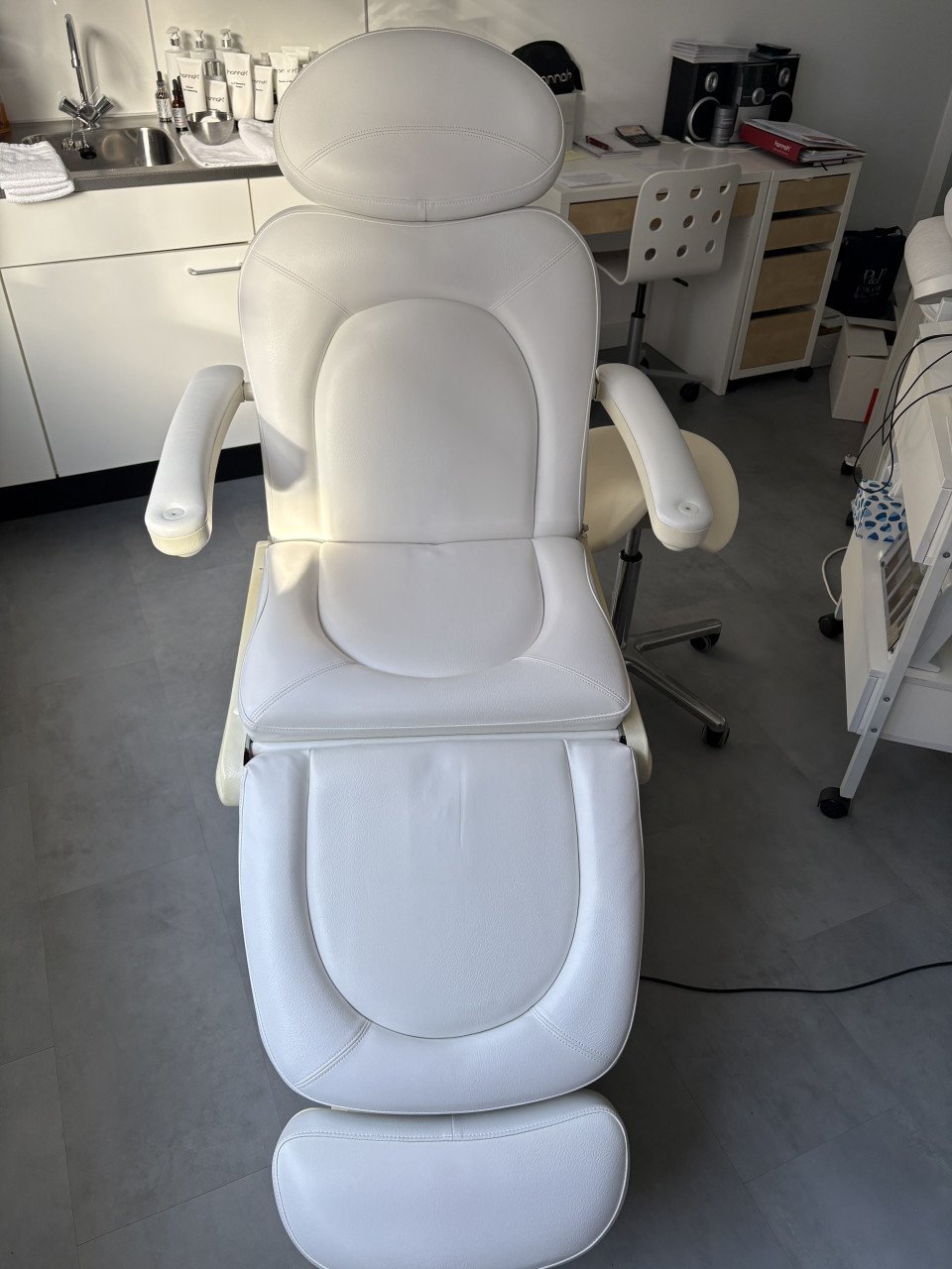 Behandelstoel elektrisch + ponyzit kruk