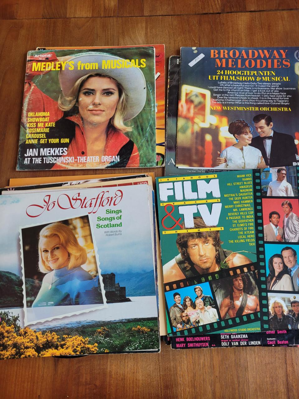 Stapel van 24 LP's Diverse genres