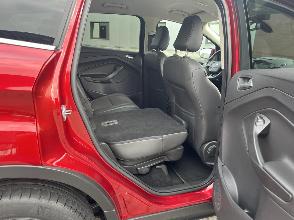 Ford Kuga 1.5 ecoboost titanium 2000 kg  trekgewicht