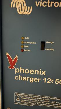 Victron Phoenix Charger 12/50 (acculader)