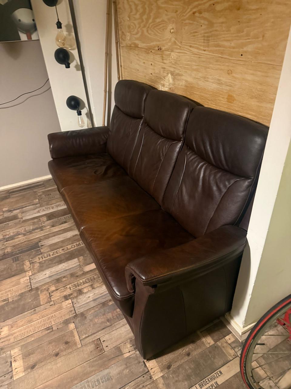 Klassiek Bruine Leren Bank GRATIS af te halen!