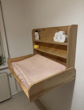 Inklapbare wandcommode – ideaal voor kleine babykamer – zo goed als nieuw