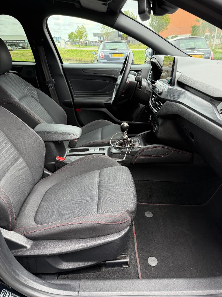 Ford Focus 1.0 ecoboost st line business