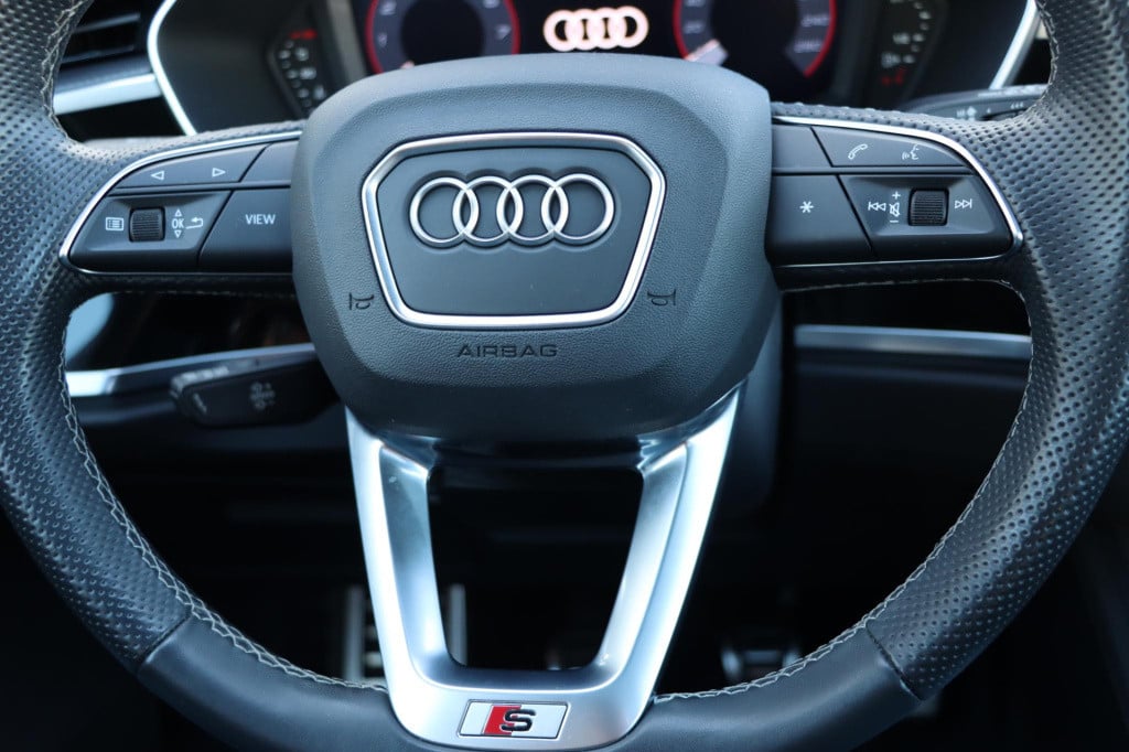 Audi Q3 35 tfsi s-line edition 150pk