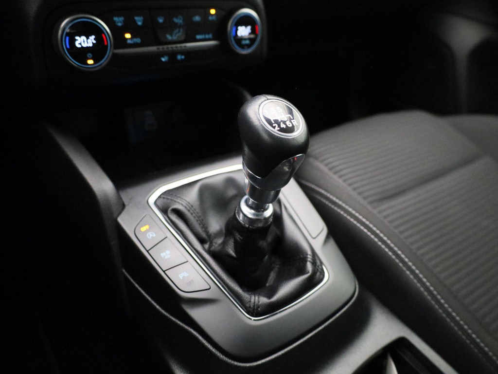 Ford Focus wagon 1.0 ecoboost hybrid titanium style | parkeer sensoren | cl