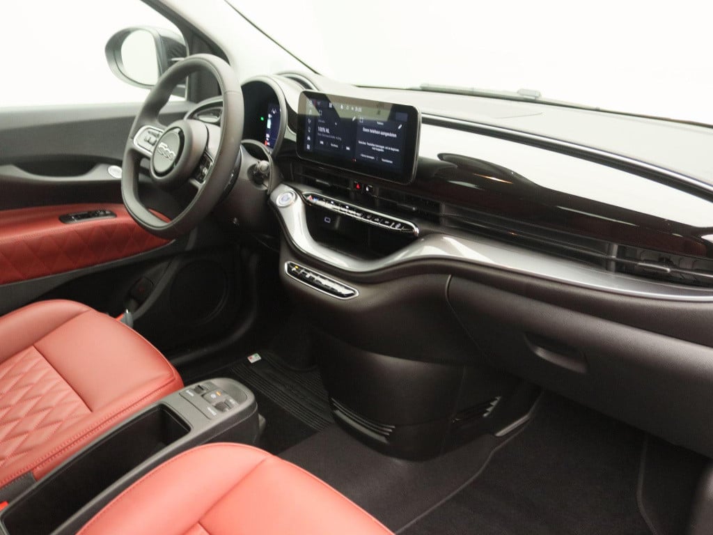 Fiat 500e 42 kwh | 17'' lichtmetalen velgen + allseason banden |  uniek ler