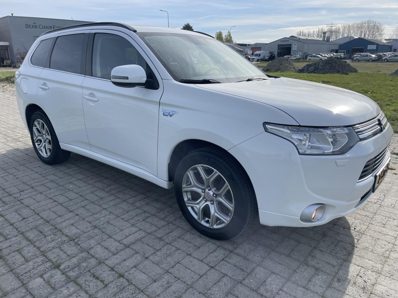 Mitsubishi outlander 2.0 phev instyle plus