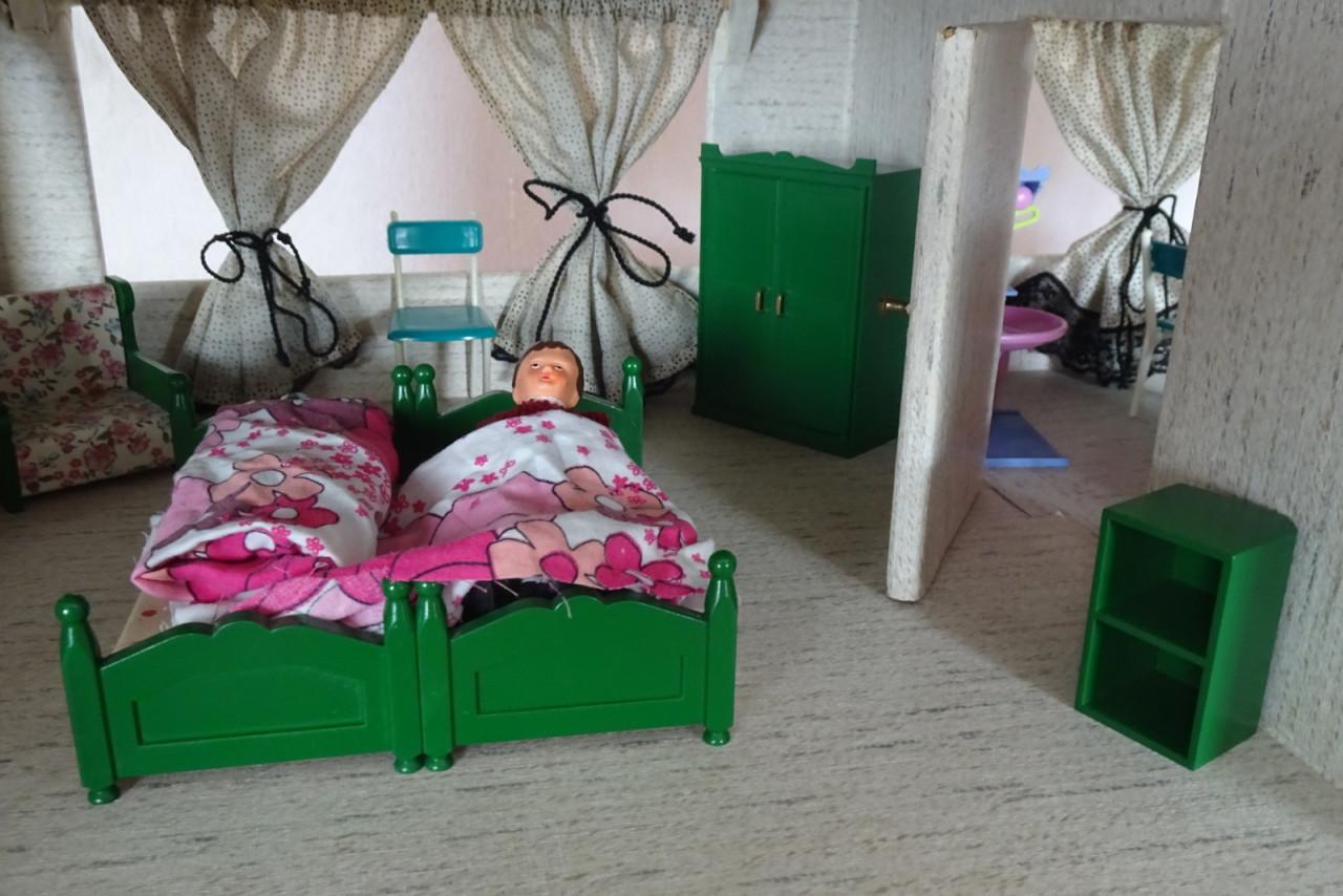 Poppenhuis met inrichting
