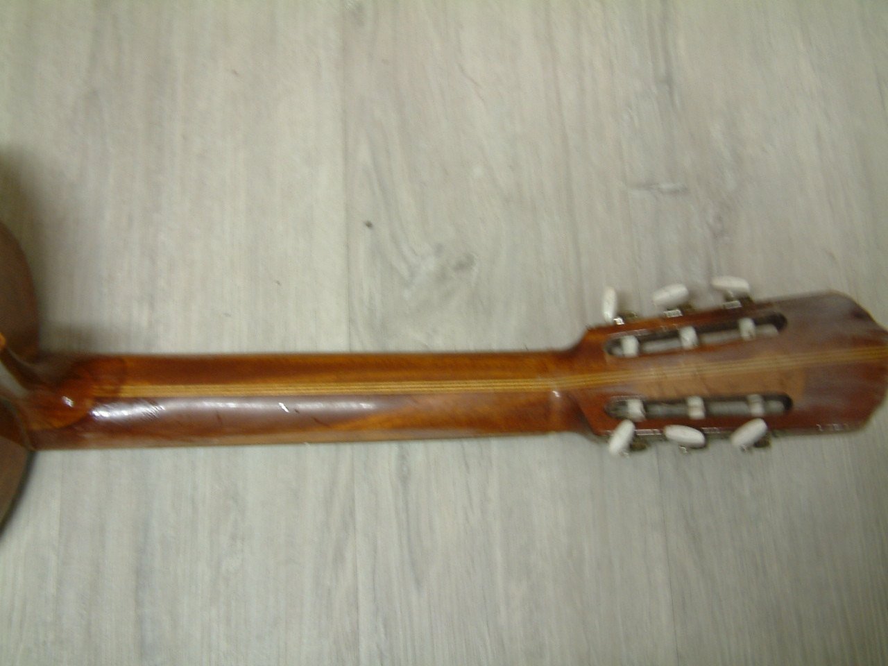 Gitaar heldere klank  cederhout boven blad