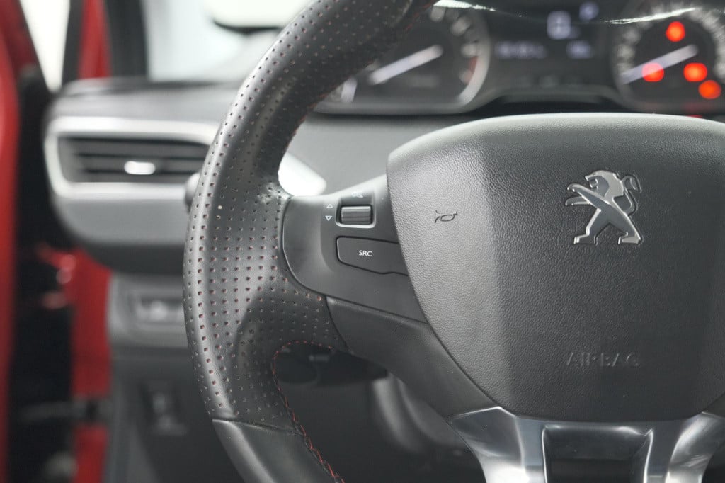 Peugeot 208 puretech 110 gt-line | apple carplay | parkeersensoren | climat