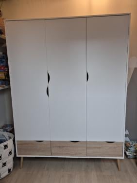 Grote kledingkast