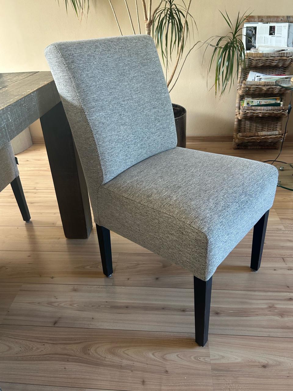 Mooie eetstoelen, merk Henders & Hazel. 4 roomwit leder, 2 gemeleerd stof