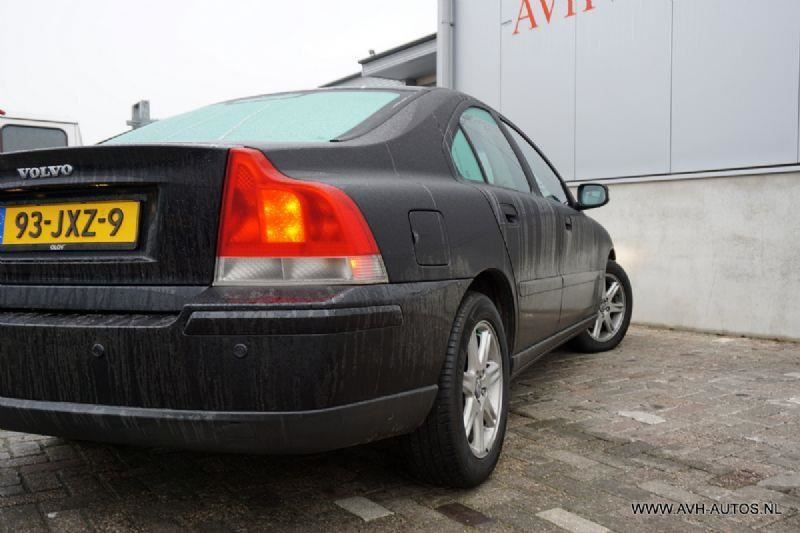 Volvo S60 2.4d, leer + clima!